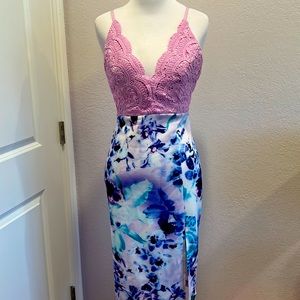 Lace lilac dress with adjustable straps